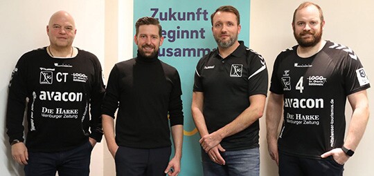 Carsten Thomas, Johannes Schlemmermeyer, Manuel Rasch und Malte Grabisch verlängern die Kooperation